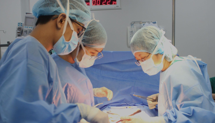 khoi-u-1-kg-chen-ep-bao-thai-trong-bung-me