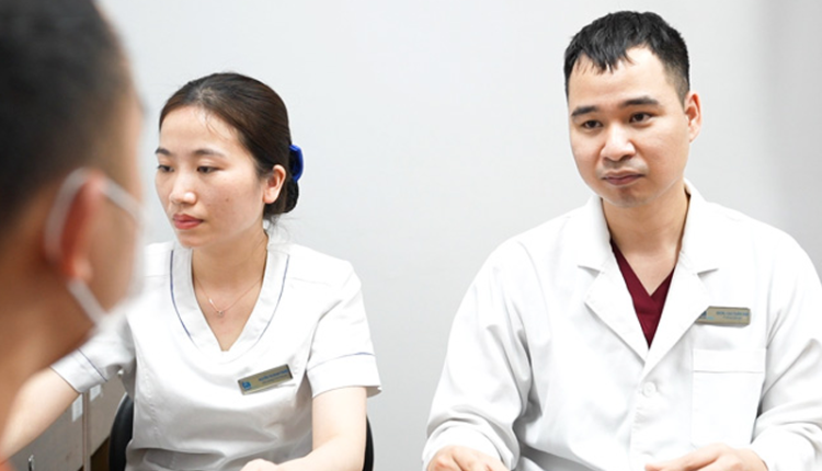 nguoi-tre-cung-hiem-muon