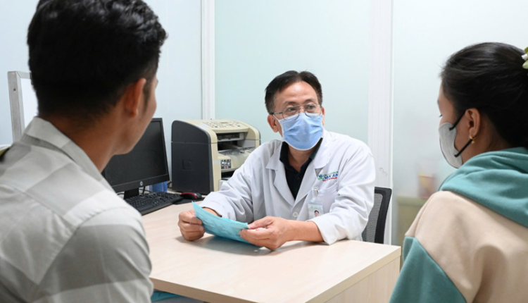 vo-trien-mien-di-kham-6-nam-nhung-nguoi-vo-sinh-lai-la-chong